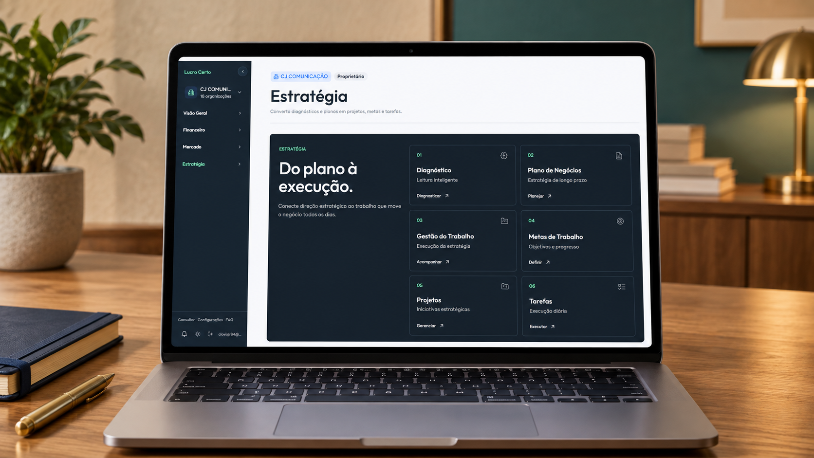 Notebook exibindo plano de ação, projetos e metas da consultoria